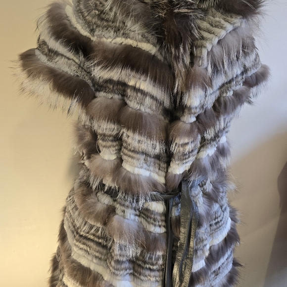 100%  SILVER FUR  VEST  With Rabbit Fur trimming - Picture 11 of 11